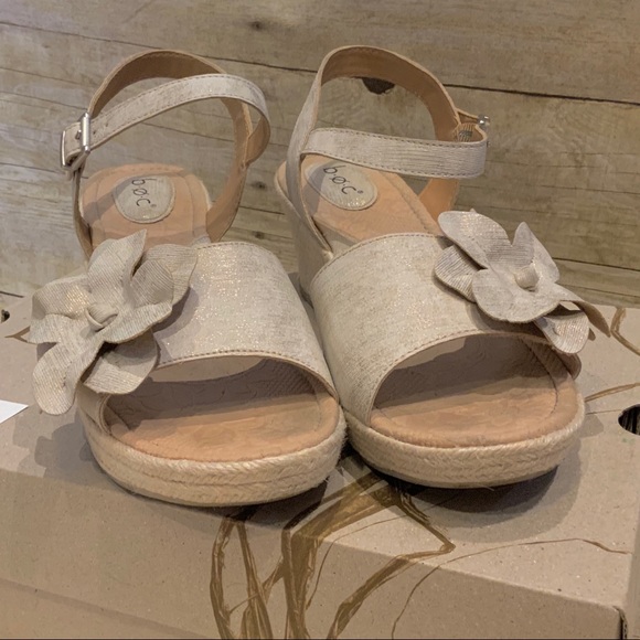 BOC Shoes Cream & Gold Wedge Sandals Size 11 M - Picture 6 of 8